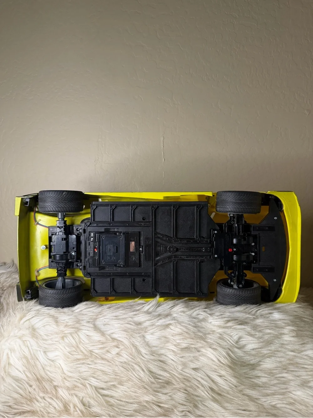 New Bright Cadillac V-Series.R RC Race Car Black Yellow 01 No Remote